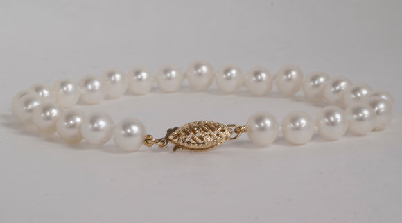 White Freshwater Cultured Pearl Bracelet